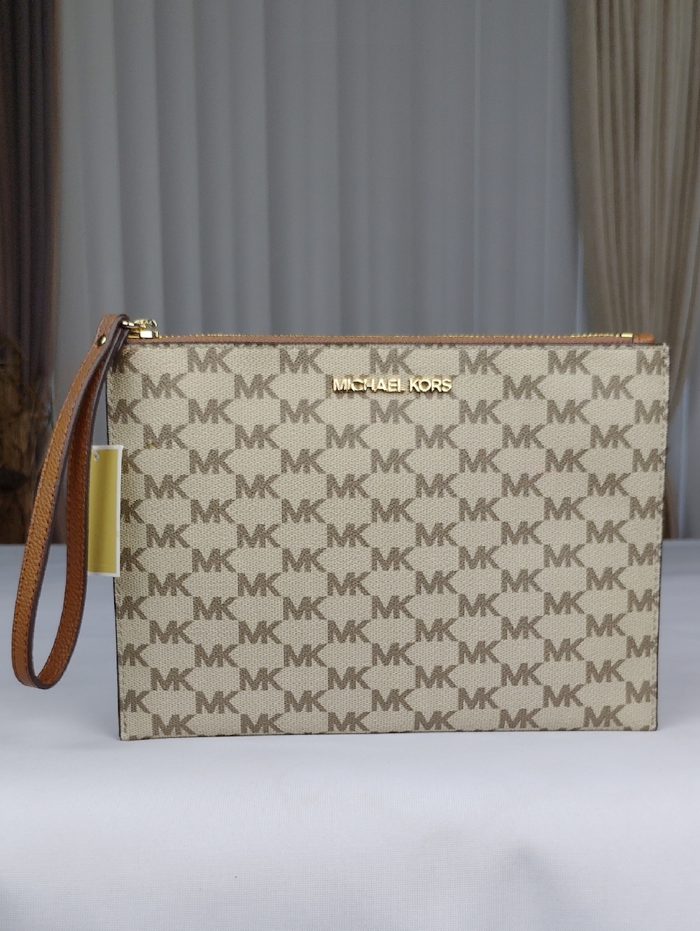 Michael Kors Beige Signature Zip Wristlet - Picture 1 of 13
